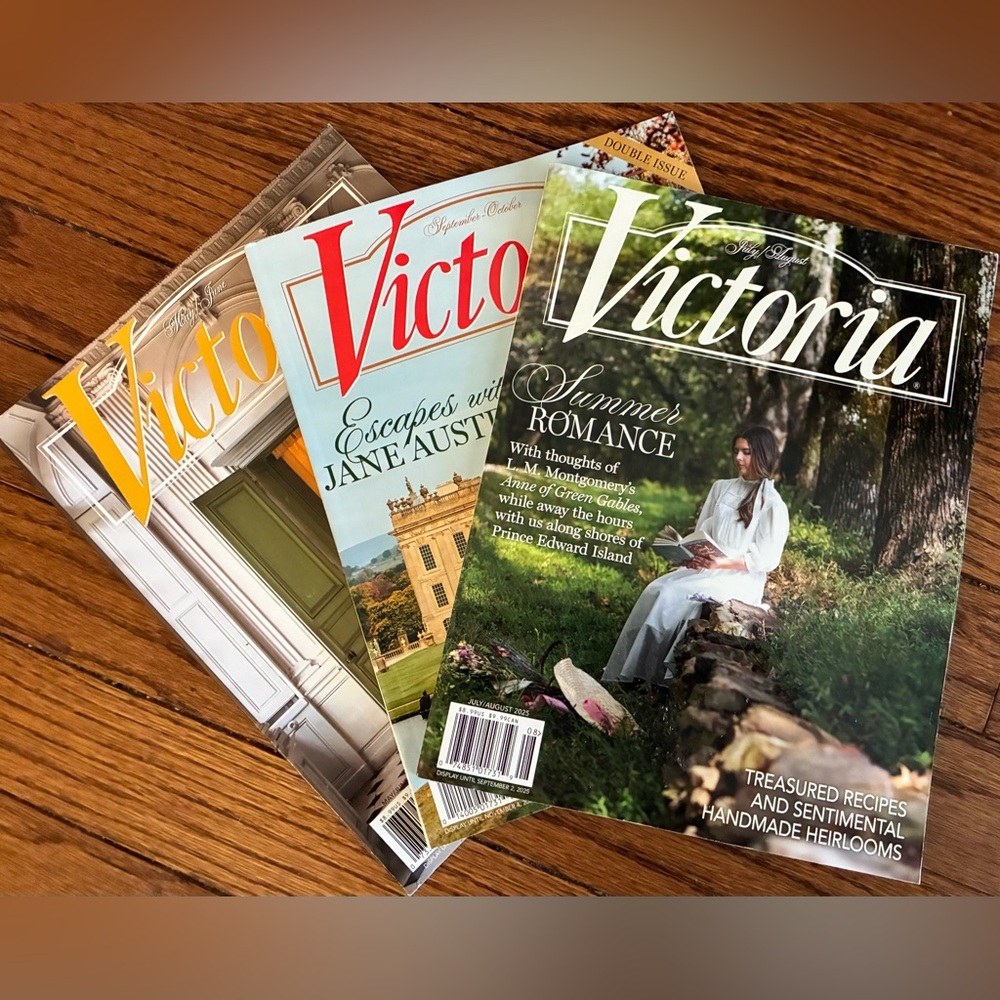 Victoria Magazine Set - Green & Blue Covers
